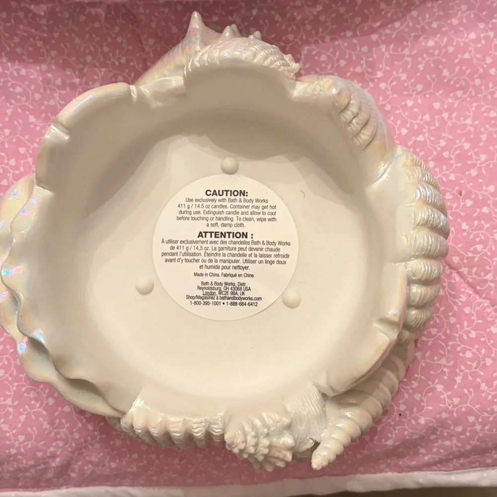 Bath & Body Works White Holographic Seashell 3 wick Candle Holder Brand New - Picture 2 of 9